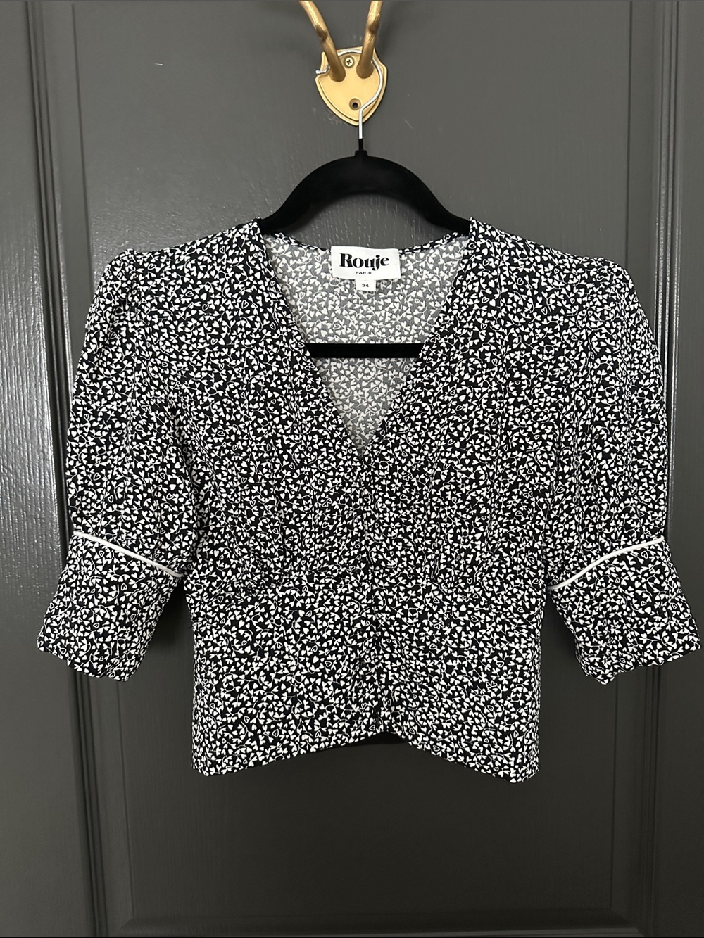 Roqie Black & White Printed V-Neck Blouse